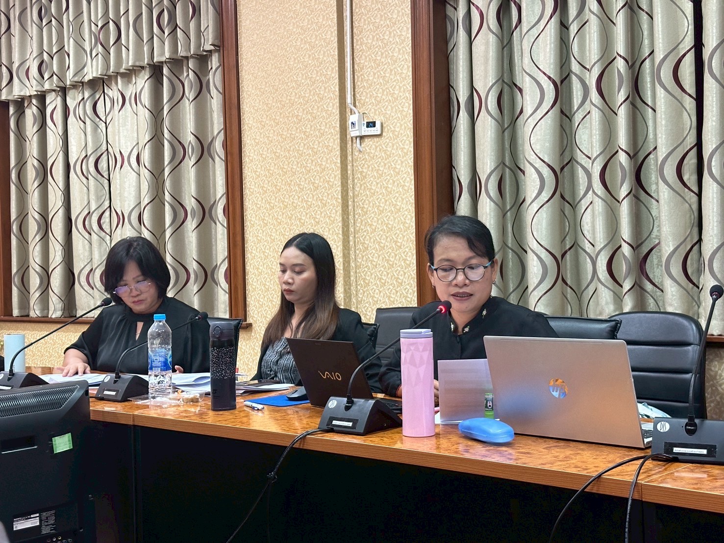 title - การประชุมการรายงานผลระบบติดตามผลการดำเนินงานและผลการเบิกจ่ายงบประมาณ (ALRO Tracking System) และชี้แจงการรายงานผลตัวชี้วัดของโครงการ/กิจกรรมประจำปีงบประมาณ พ.ศ. 2569